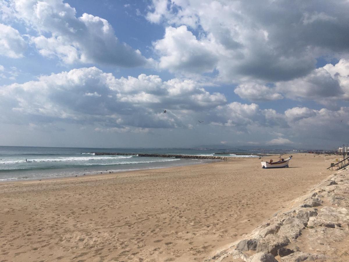 Appartamento Av. 1º De Maio Costa da Caparica Esterno foto